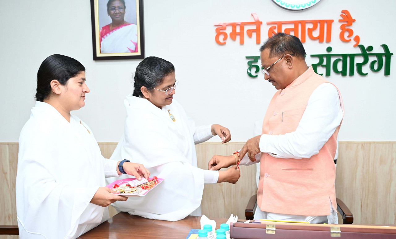 मुख्यमंत्री विष्णु देव साय को ब्रह्मकुमारी बहनों ने रक्षाबंधन पर बांधी राखी