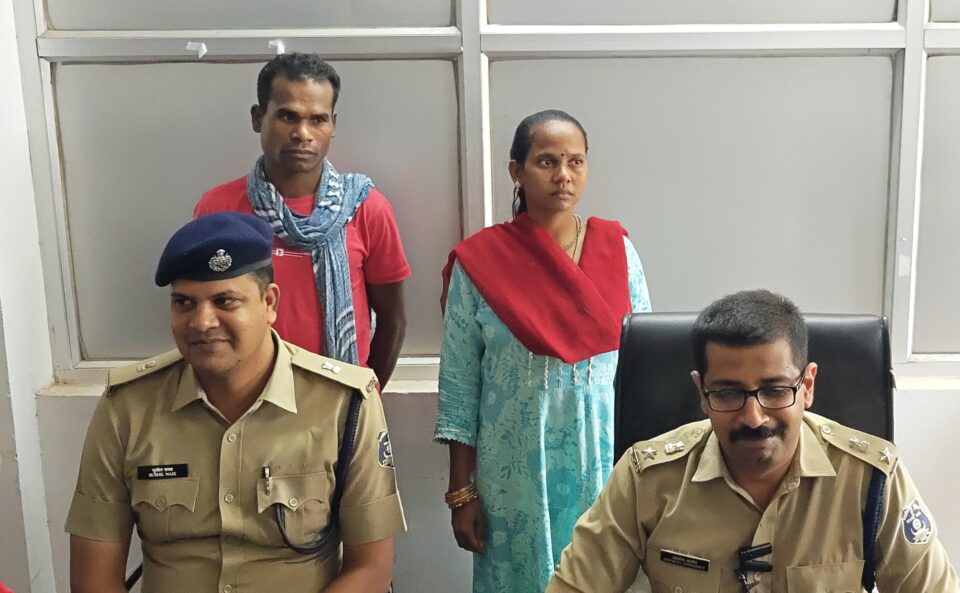 छत्तीसगढ़ में धमतरी पुलिस की बड़ी सफलता: 5 लाख के दो ईनामी नक्सलियों ने किया आत्मसमर्पण