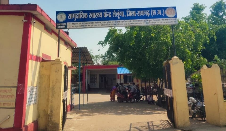 साइलेंट किलर साँप के काटने से माँ और बेटी घायल, नाबालिग की मौत; लैलूंगा में इलाज जारी