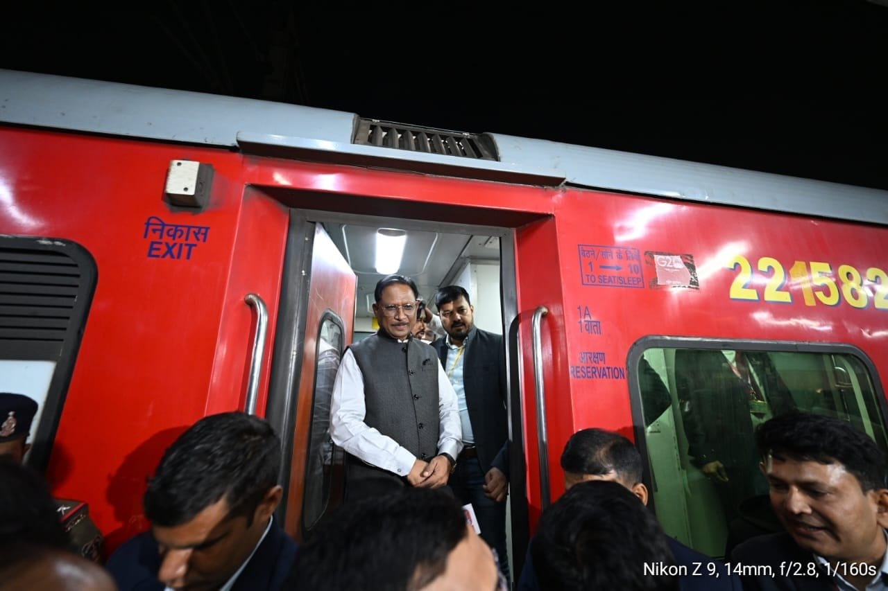 समायरा की ऑटोग्राफ वाली जिद और साय की सादगी: अमरकंटक एक्सप्रेस में मुख्यमंत्री ने साझा कीं यादें, शुरू की नई पहल