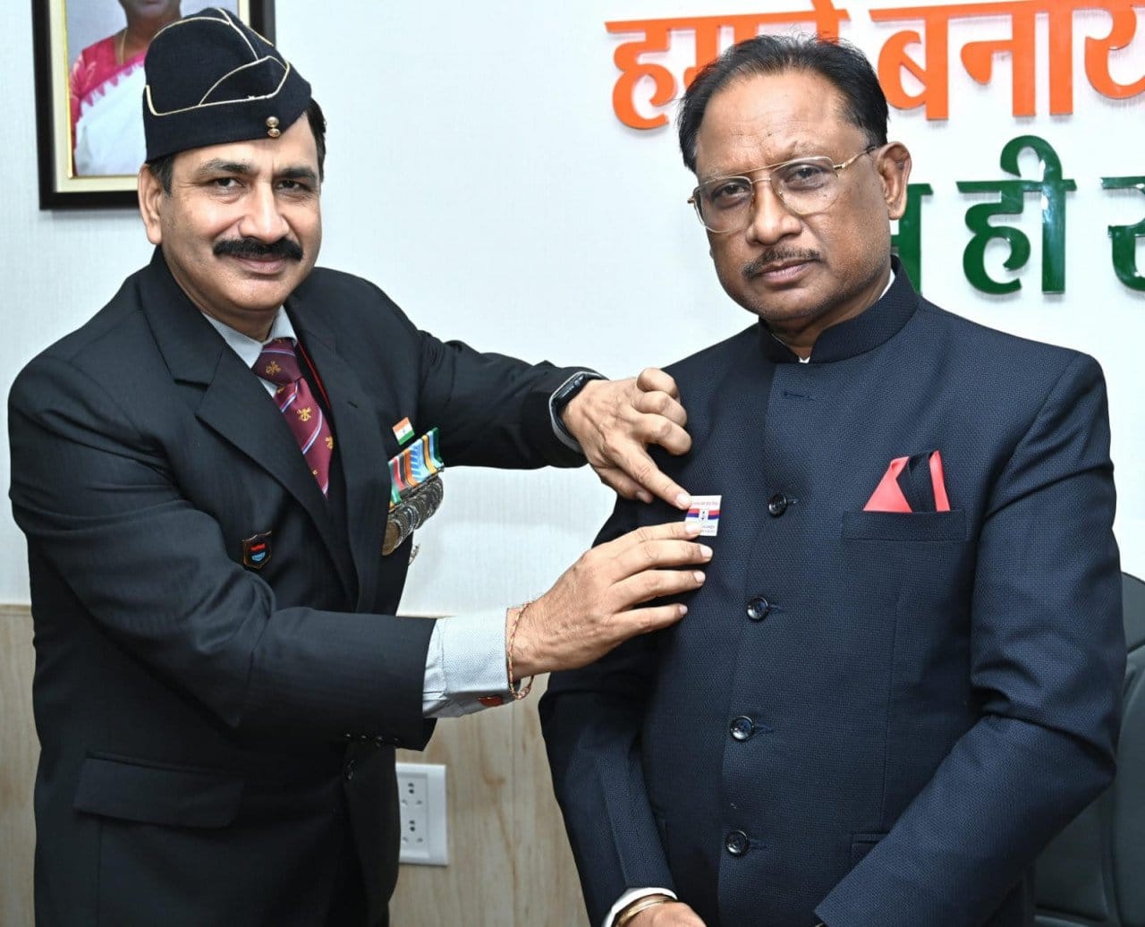 मुख्यमंत्री ने सशस्त्र सेना झंडा दिवस निधि में दिया योगदान, प्रदेशवासियों से अधिक से अधिक योगदान करने की अपील की