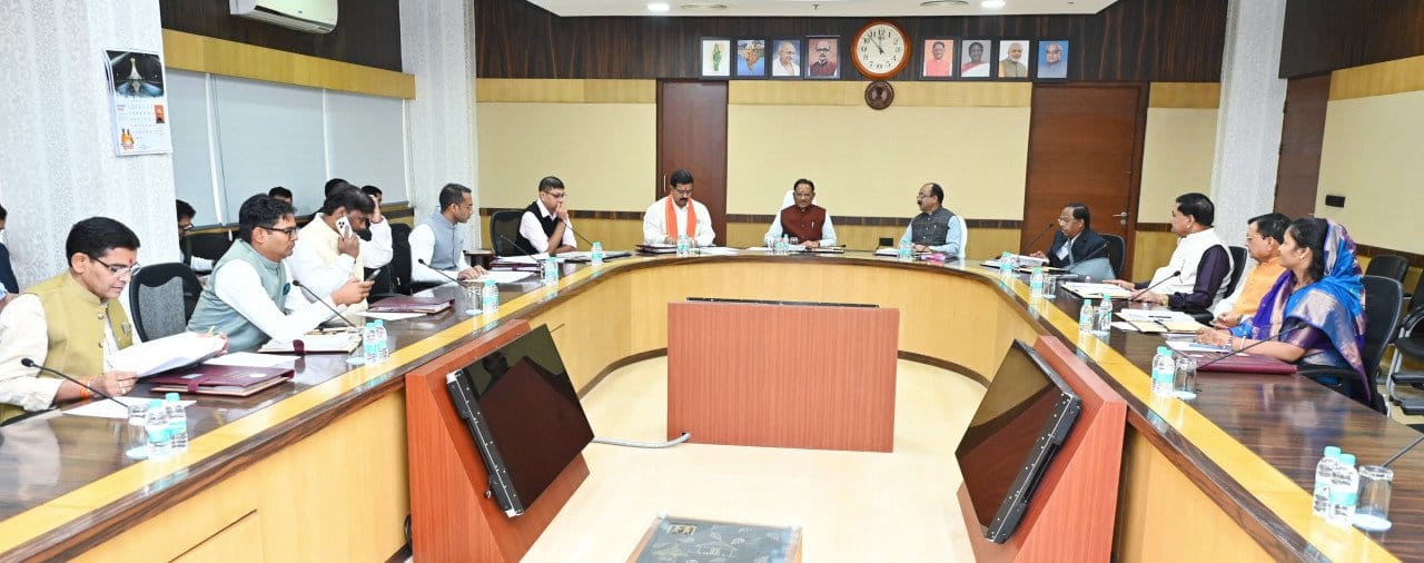 छत्तीसगढ़ कैबिनेट बैठक: पुलिस भर्ती में ऊंचाई-सीना मापदंड में छूट, वाहनों पर 50% रोड टैक्स पर अहम फैसले