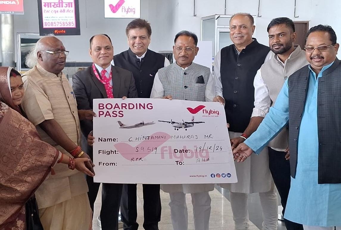 मुख्यमंत्री विष्णुदेव साय ने रायपुर-अंबिकापुर-बिलासपुर हवाई सेवा का स्वामी विवेकानंद विमानतल पर किया शुभारंभ