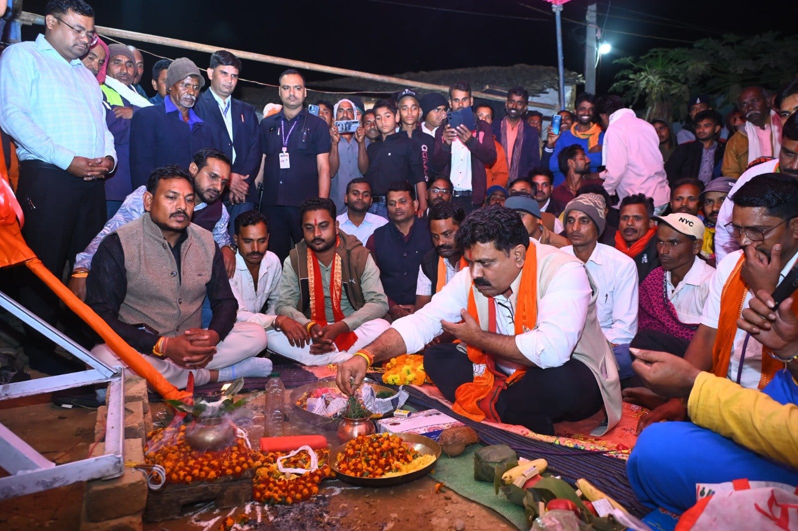 उपमुख्यमंत्री विजय शर्मा ने प्रधानमंत्री जनमन ग्राम सड़क योजना के तहत सड़क निर्माण का किया भूमिपूजन