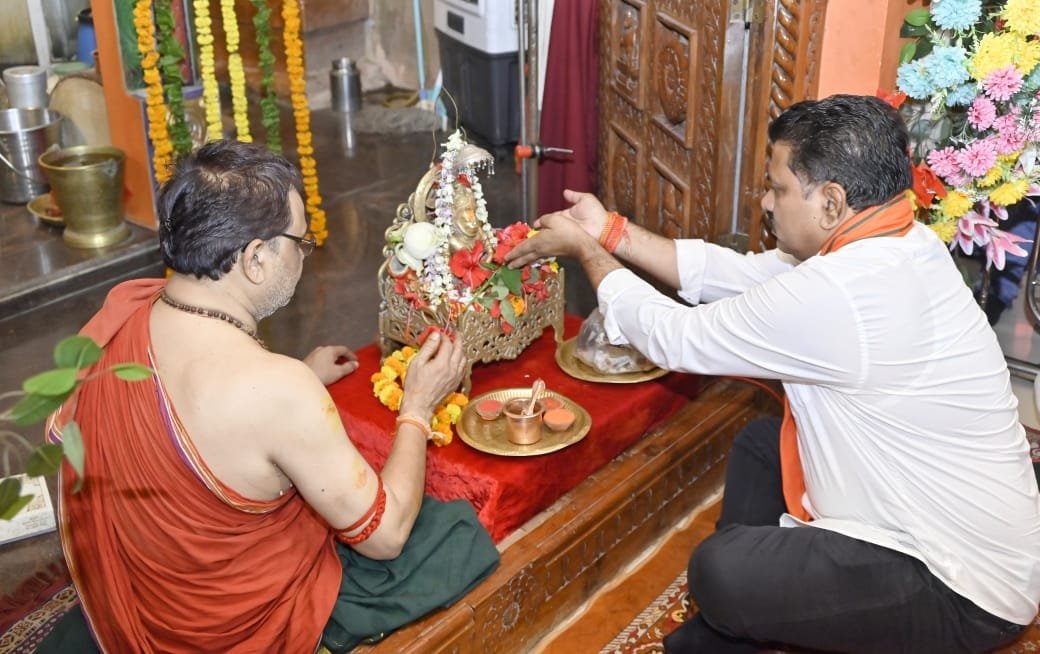 हनुमान जयंती पर उपमुख्यमंत्री विजय शर्मा ने की पूजा-अर्चना, खेड़ापति हनुमान मंदिर में महाआरती में हुए शामिल