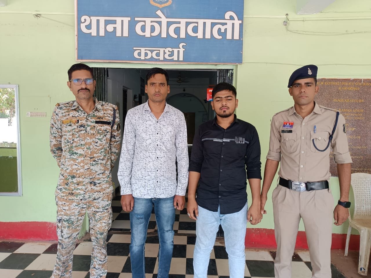 कवर्धा में आईपीएल सट्टा रैकेट का भंडाफोड़, दो आरोपी गिरफ्तार, 35,850 नकद और दो मोबाइल जब्त