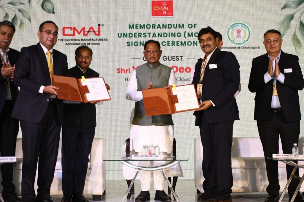 छत्तीसगढ़ बनेगा देश का नया टेक्सटाइल हब, सीएमएआई के साथ हुआ एमओयू ; मुख्यमंत्री ने मुंबई में किया निवेशकों को आमंत्रित, नवा रायपुर में निफ्ट की स्थापना को मिली मंजूरी