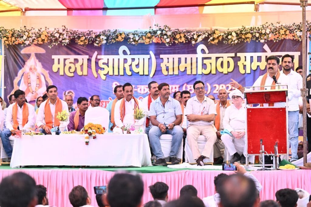 नवागांव में महरा समाज के सम्मेलन और लिमो जुनवानी में श्रीमद् भागवत कथा में शामिल हुए उप मुख्यमंत्री विजय शर्मा