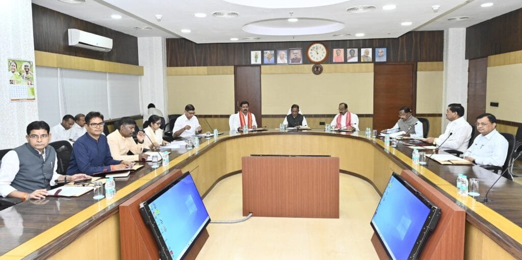 छत्तीसगढ़ कैबिनेट बैठक के बड़े फैसले: गांव-गांव पहुंचेगी बस, बनेगा NIELIT, किसानों और दिव्यांगों को सीधी राहत; रेगहा, लीज और डुबान क्षेत्रों के किसानों को मिलेगा लाभ