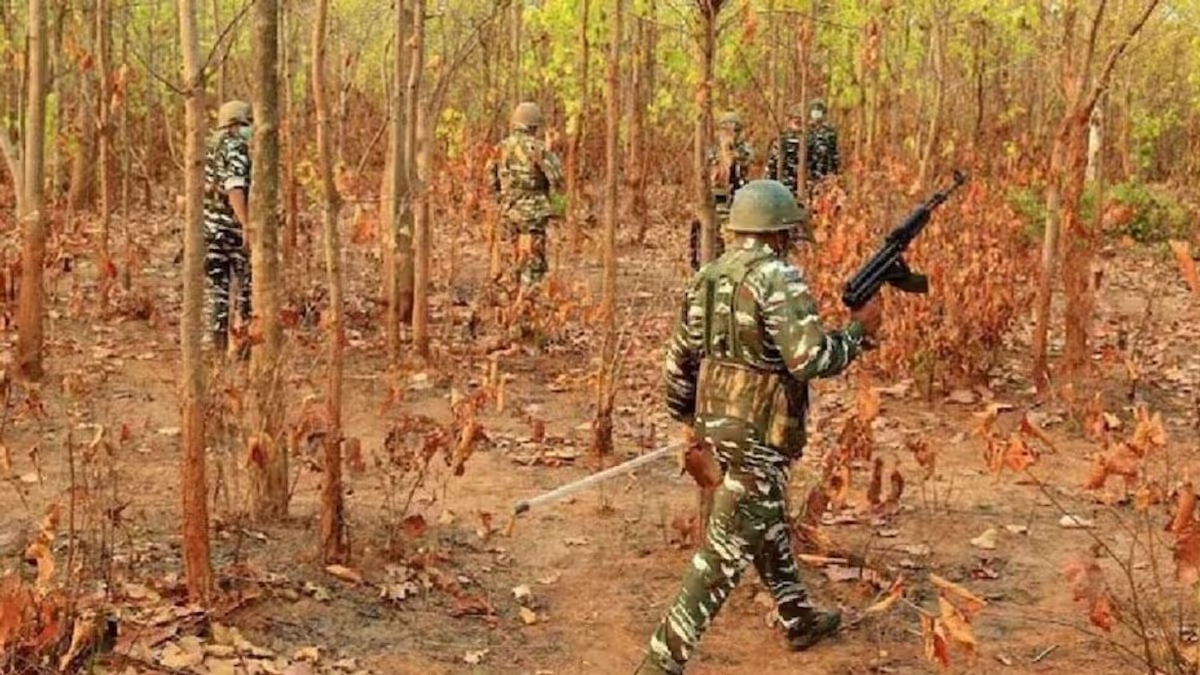 सुरक्षा बलों और नक्सलियों के बीच मुठभेड़, दो नक्सली ढेर – ऑपरेशन जारी