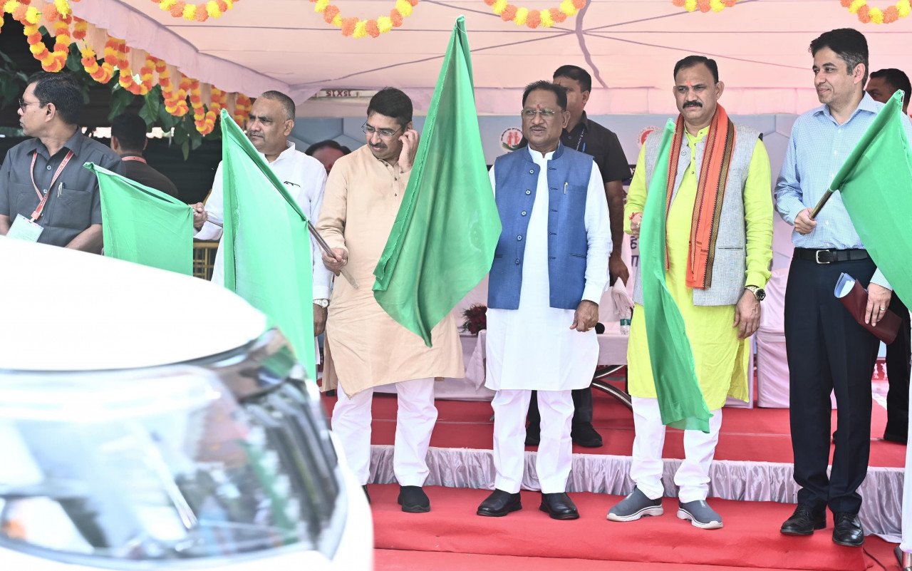 छत्तीसगढ़ की स्वास्थ्य व्यवस्था को सशक्त और सुलभ बनाने की दिशा में जुड़ा नया अध्याय : मुख्यमंत्री ने मैदानी स्वास्थ्य अमले के लिए 151 नए वाहनों को दिखाई हरी झंडी