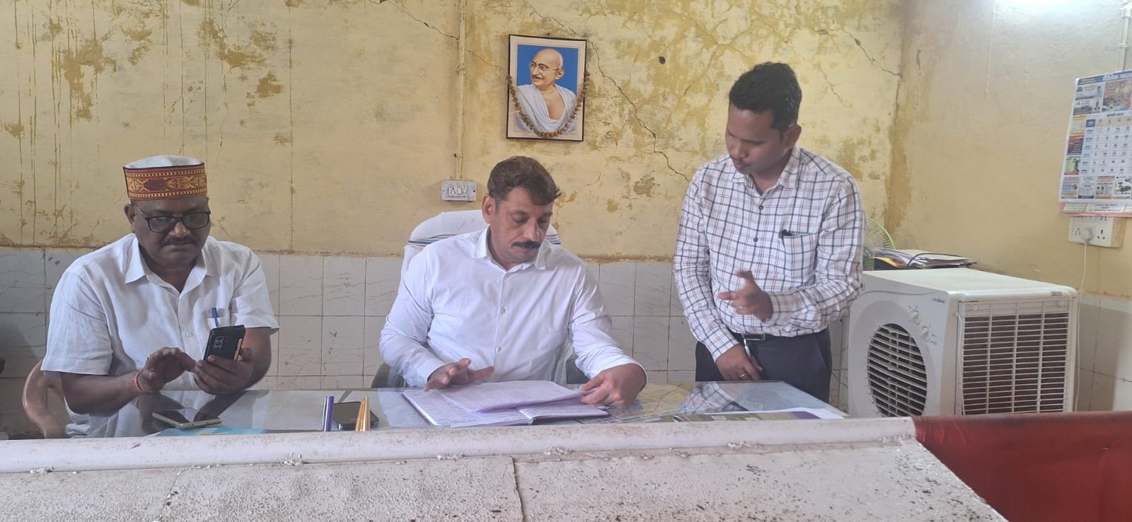 राजस्व अधिकारियों को सख़्त निर्देश: दस्तावेज़ संलग्न न होने पर आवेदकों से संपर्क कर स्वयं मंगवाएं जरूरी कागजात