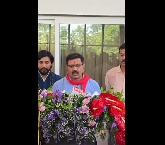 रायपुर के मतदाता, कवर्धा में भी वोट – गृहमंत्री विजय शर्मा का आरोप, पूर्व मंत्री मोहम्मद अकबर पर फर्जी मतदान के सबूत