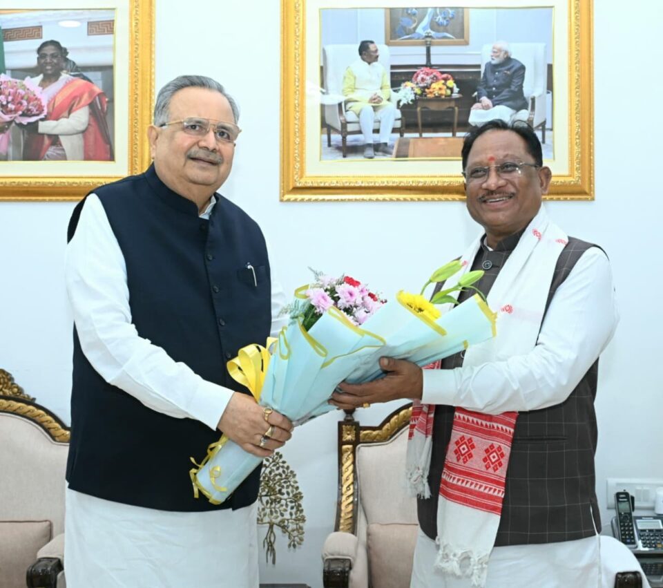 मुख्यमंत्री विष्णु देव साय को विधानसभा अध्यक्ष डॉ. रमन सिंह ने नवीन विधानसभा भवन के लोकार्पण समारोह में शामिल होने का दिया आमंत्रण