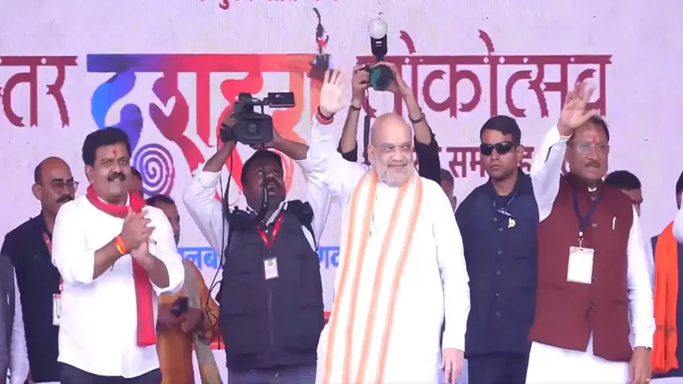 मुरिया दरबार में शामिल हुए अमित शाह: बोले- 2031 तक सर्वसुविधायुक्त होगा बस्तर, युवाओं से की नक्सलियों से दूर रहने की अपील