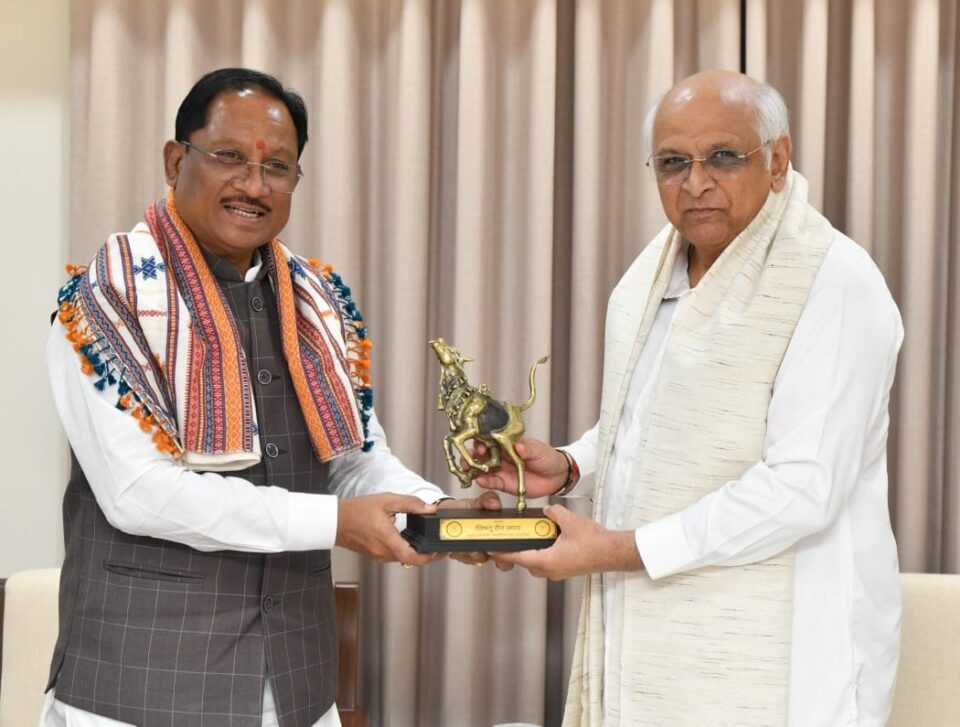 मुख्यमंत्री विष्णु देव साय ने गांधीनगर में गुजरात के मुख्यमंत्री भूपेंद्र पटेल से की सौजन्य भेंट
