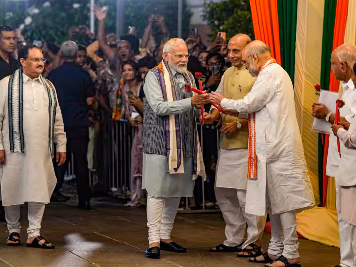 बिहार में NDA की ऐतिहासिक सुपर-वापसी: BJP मुख्यालय पहुंचे प्रधानमंत्री नरेन्द्र मोदी, कार्यकर्ताओं को कर रहे है संबोधित — देखें LIVE संबोधन