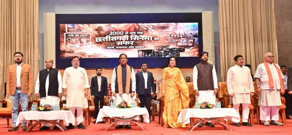 मुख्यमंत्री विष्णु देव साय रजत जयंती पर ‘छत्तीसगढ़ी फिल्मों के सफर’ कार्यक्रम में हुए शामिल; वरिष्ठ कलाकार एवं निर्माता हुए सम्मानित