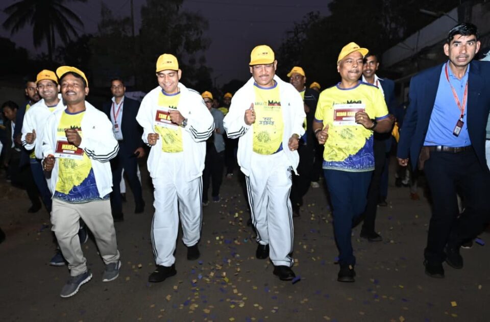 मुख्यमंत्री विष्णुदेव साय ने नारायणपुर में अबूझमाड़ पीस हॉफ मैराथन को दिखाई हरी झंडी, 10 हजार से अधिक प्रतिभागियों ने लगाई दौड़, आत्मसमर्पित नक्सली भी बने आयोजन का हिस्सा