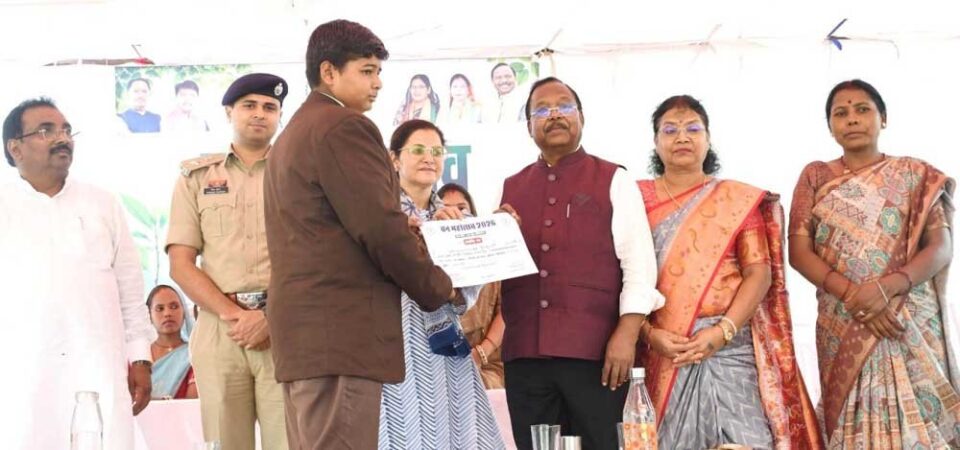 eK pED mAA kE NAMM